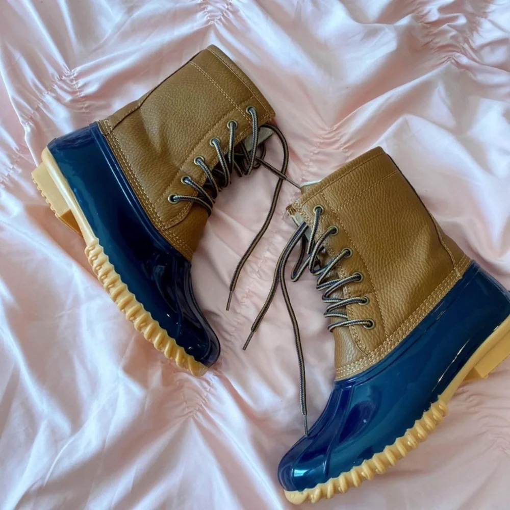 Duck Boots - Picture 1 of 3